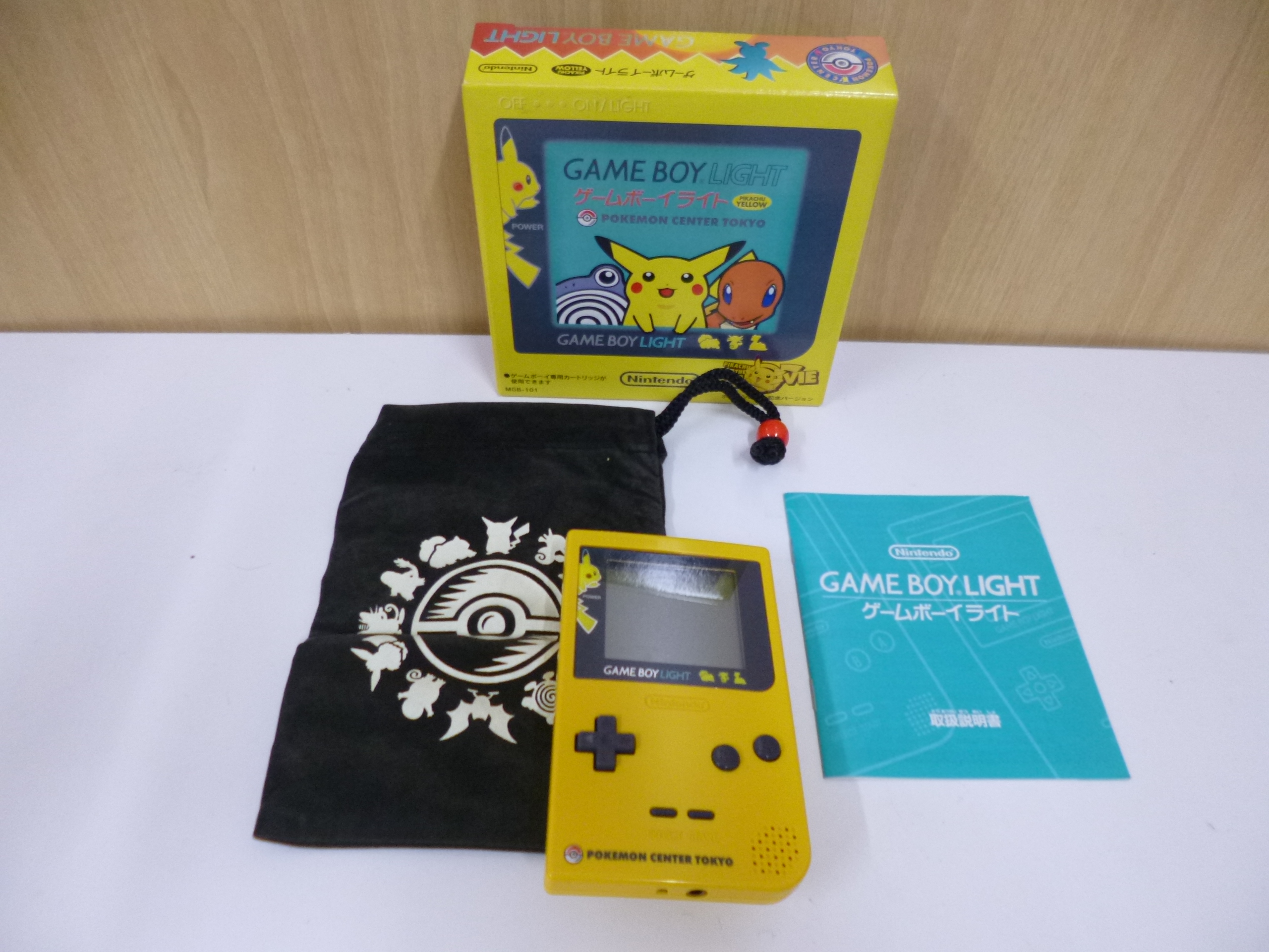 ゲームボーイポケット　ポケモン使用　レア　完売品