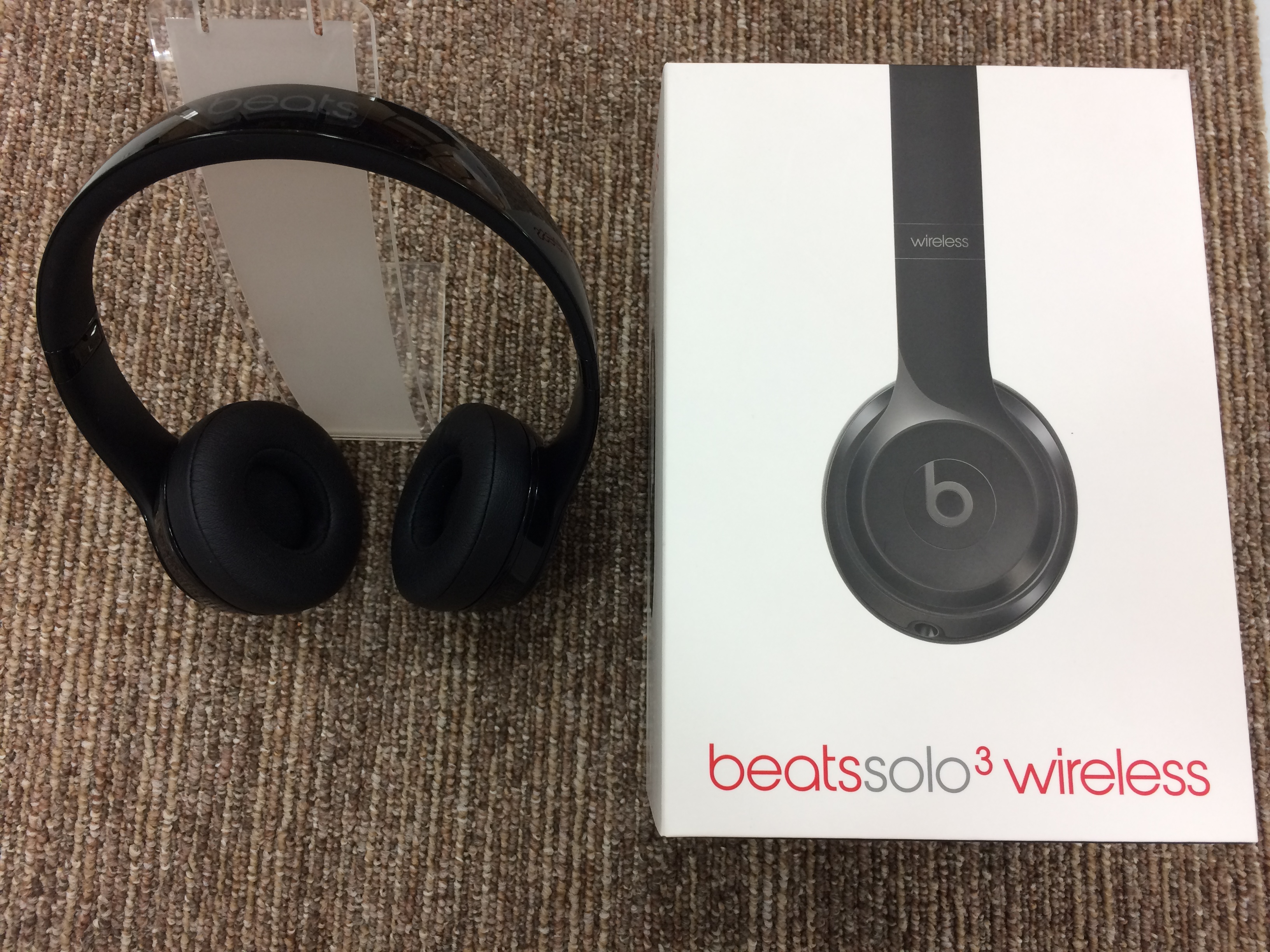 買取 Beats Solo3 Wirelessオンイヤーヘッドフォン MNEN2PA